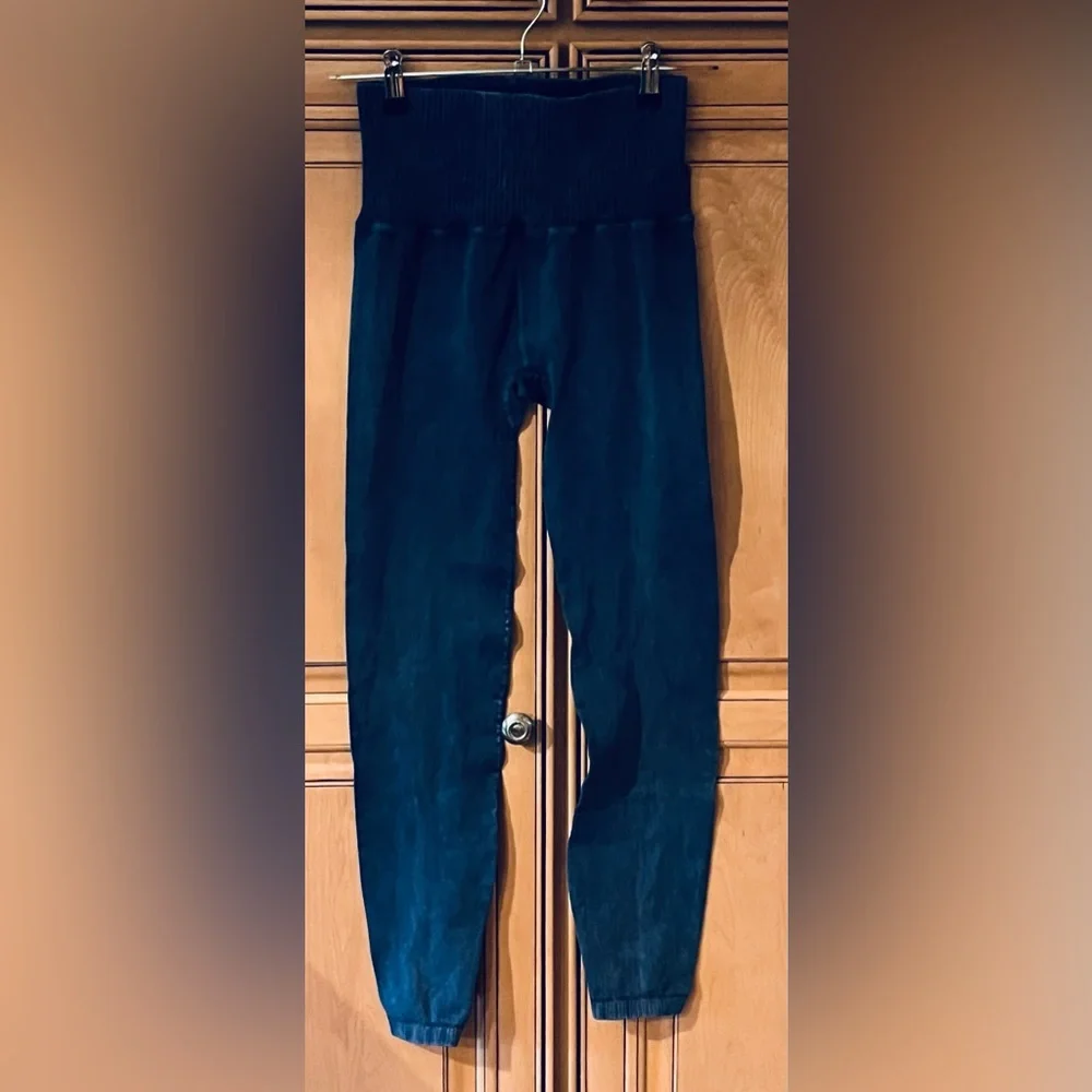 NWOT Free People Good Karma Legging